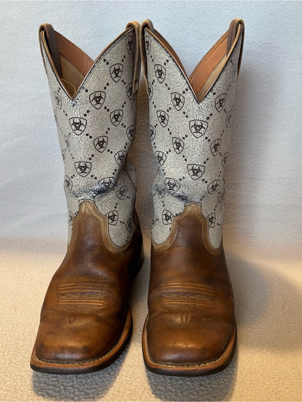Ariat Women’s 7.5C Two-Tone Western Cowboy Boots with Ariat Logo, Square Toe